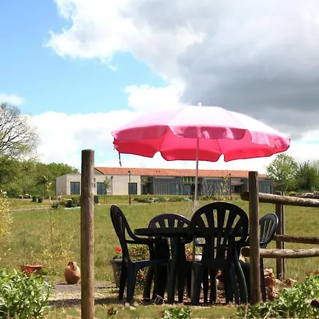 Bonabri - D'hotes Bed & Breakfast Chazelles (Charente)
